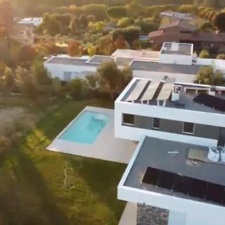 Palau Viewpoint - Attic Gerona